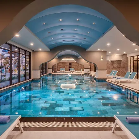 Diamond De Luxe And Hotel 5*